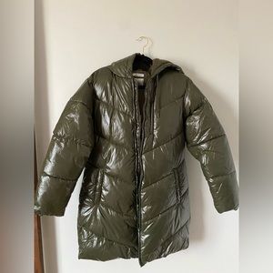 NWT Women’s Green Long Puffer Water Resistant Coat